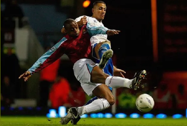  安东尼奥推射建功，西汉姆联客场擒下埃弗顿